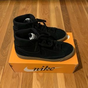 Like new Nike Blazer size 9 (with box)